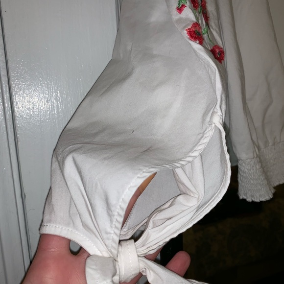 White Off-Shoulder Blouse - Picture 4 of 5